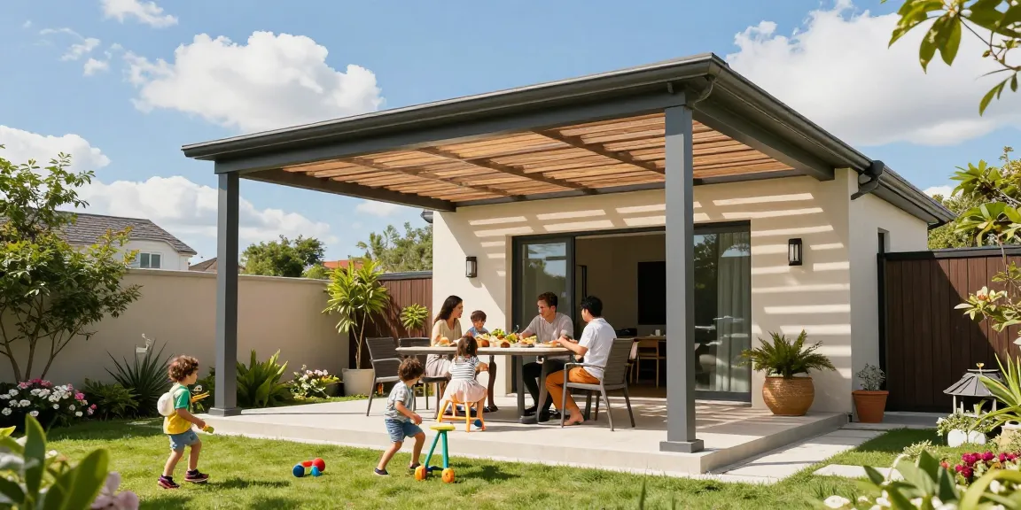 Freistehende Terrassenüberdachung mit Familie beim Essen und Spielen im Garten